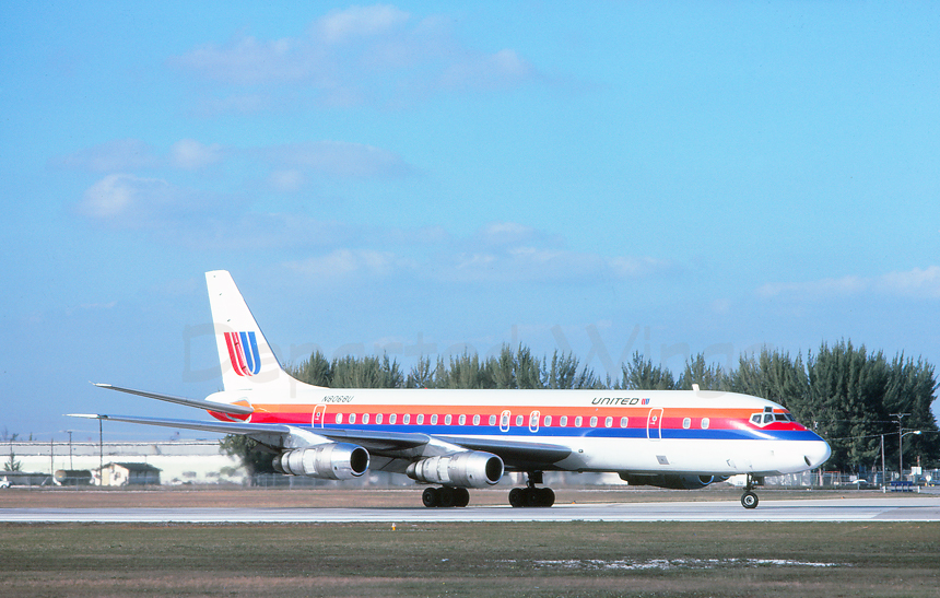 【ビンテージ】1958年 United Airlines Mile Club United Airlines Douglas DC-8-61 N8070U at DEN December 1979